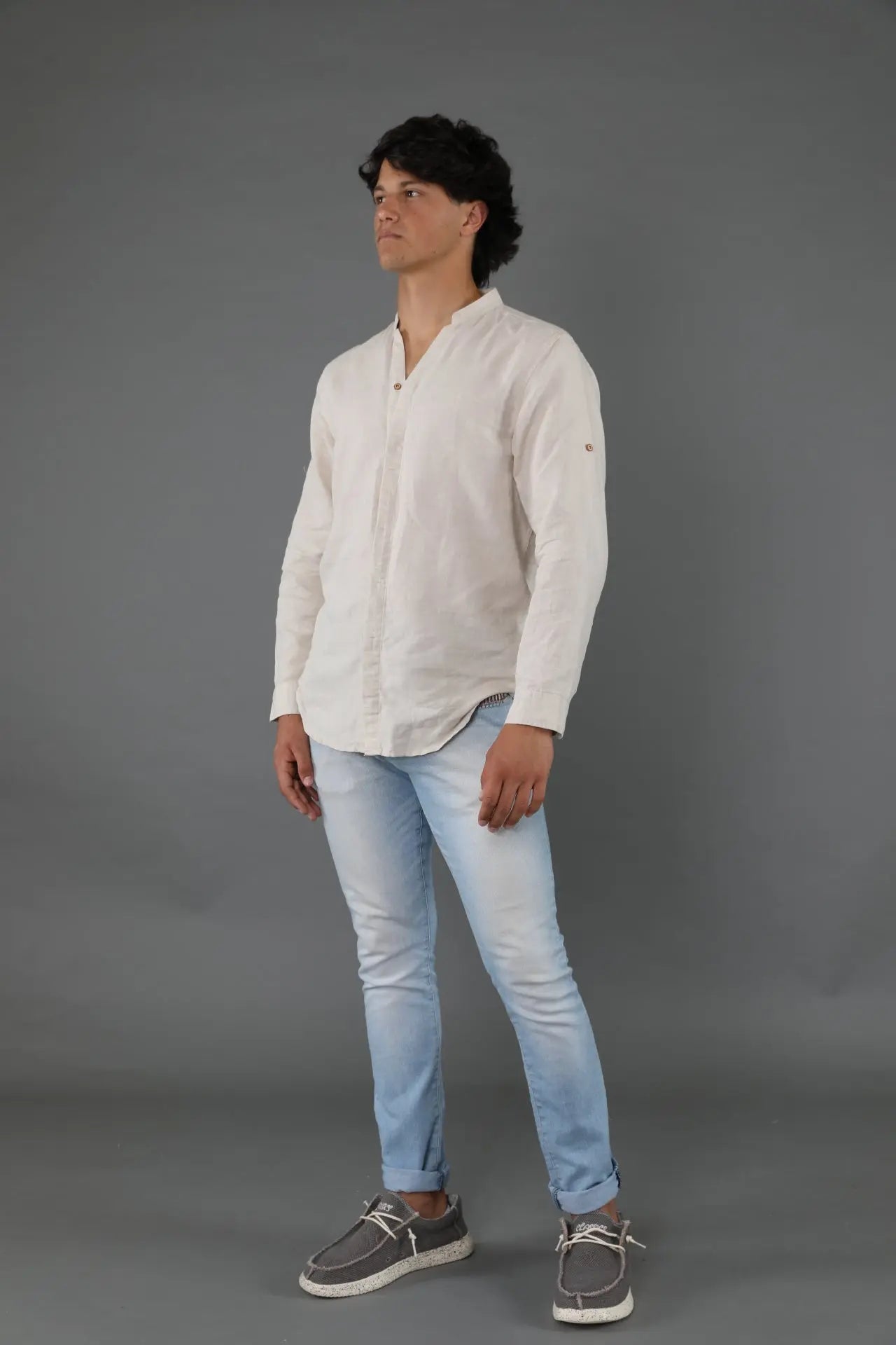 Camisa de lino Manga Larga cuello en  V GOAT London