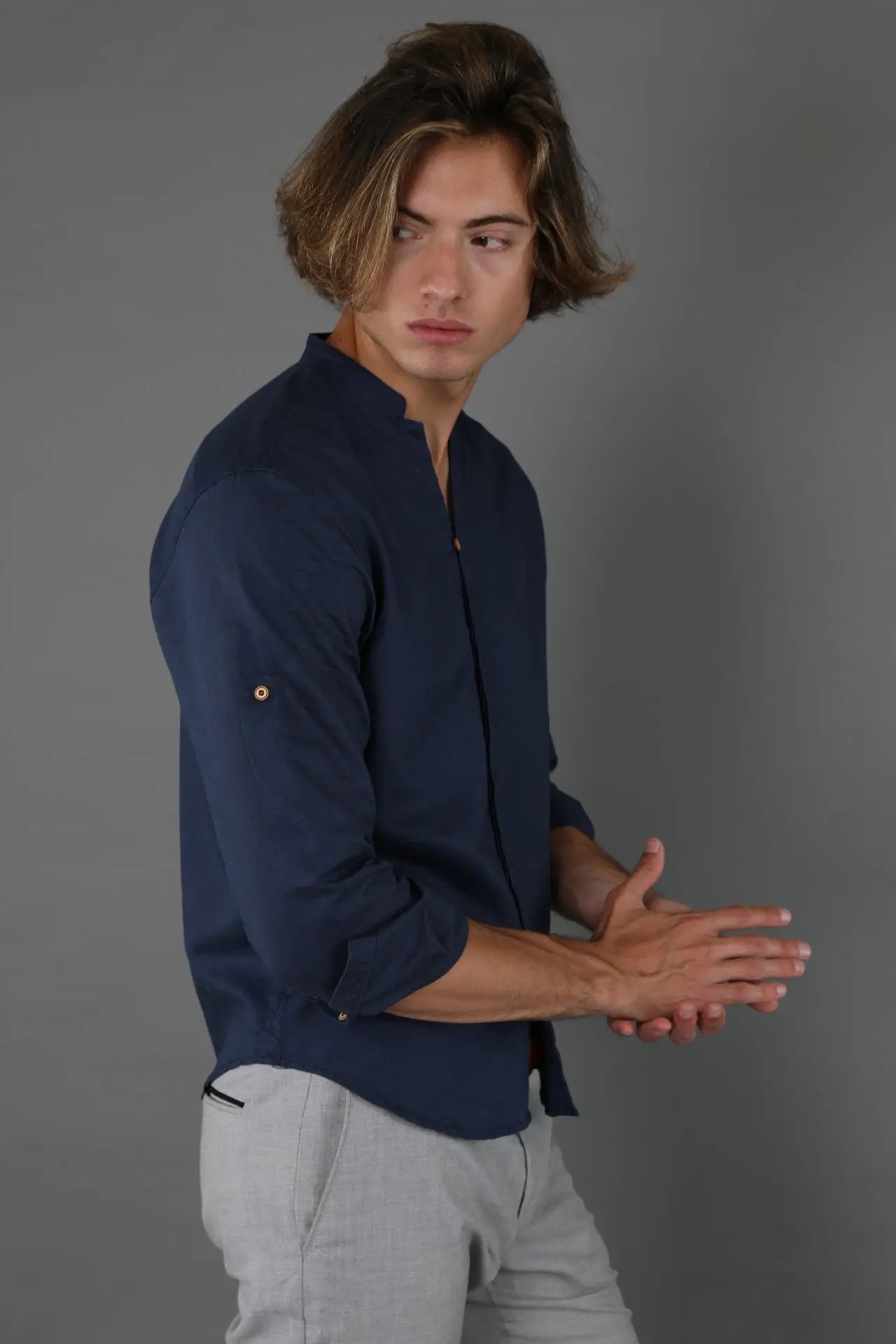 Camisa de lino Manga Larga cuello en  V GOAT London